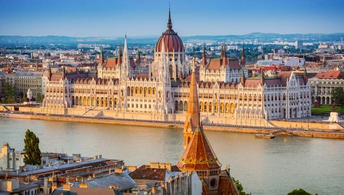Urlaub Ungarn Reisen - Budapest in Flammen